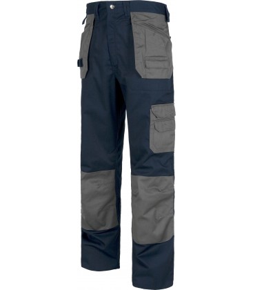 PANTALON BOLSILLOS EXTERIORES TIPO CARGO Y RODILLERAS COMBINADAS.